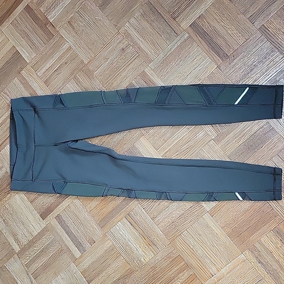 Lululemon Athletica Dark Green Leggings with Media Pockets RN 106259 T3 Size 4 - Picture 1 of 8
